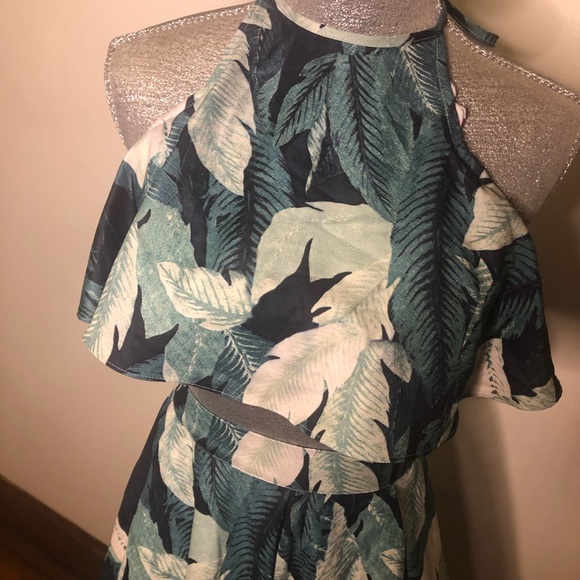 Crop Top and Shorts - Picture 3 of 8